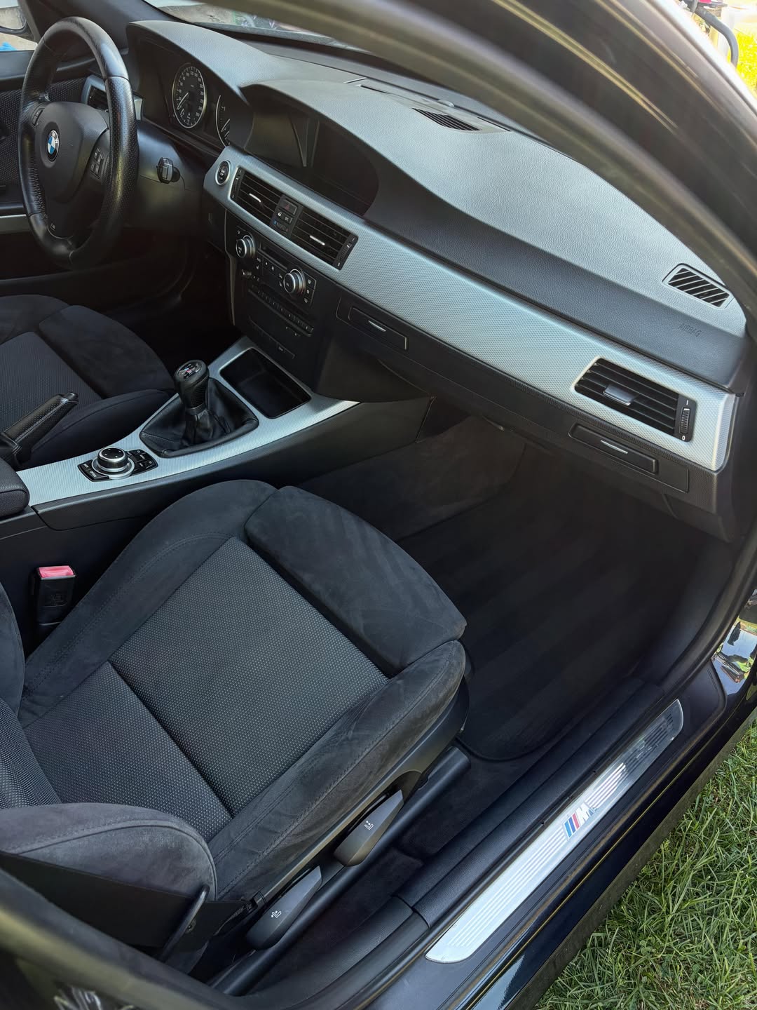 BMW 320D 2012 zadnji deo enterijera nakon čišćenja