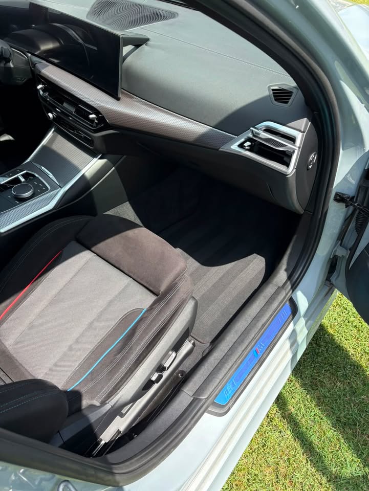 BMW M340i suvozački deo enterijera