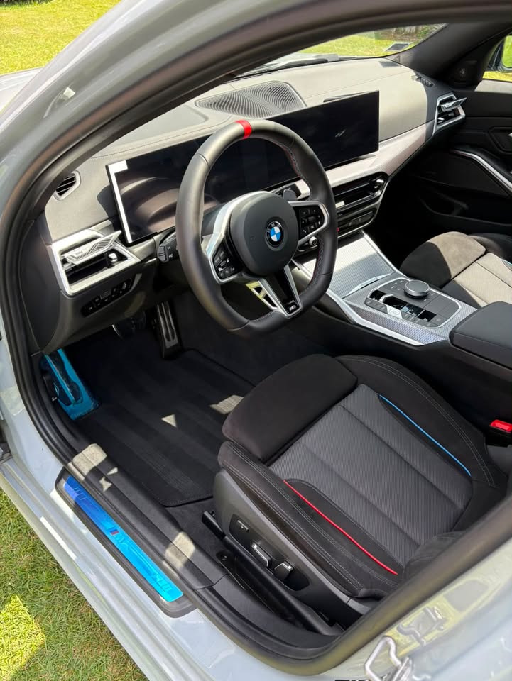 BMW M340i vozački deo enterijera