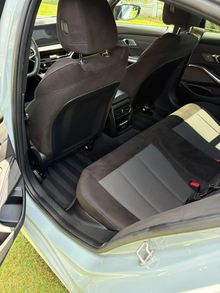 BMW M340i zadnji deo enterijera
