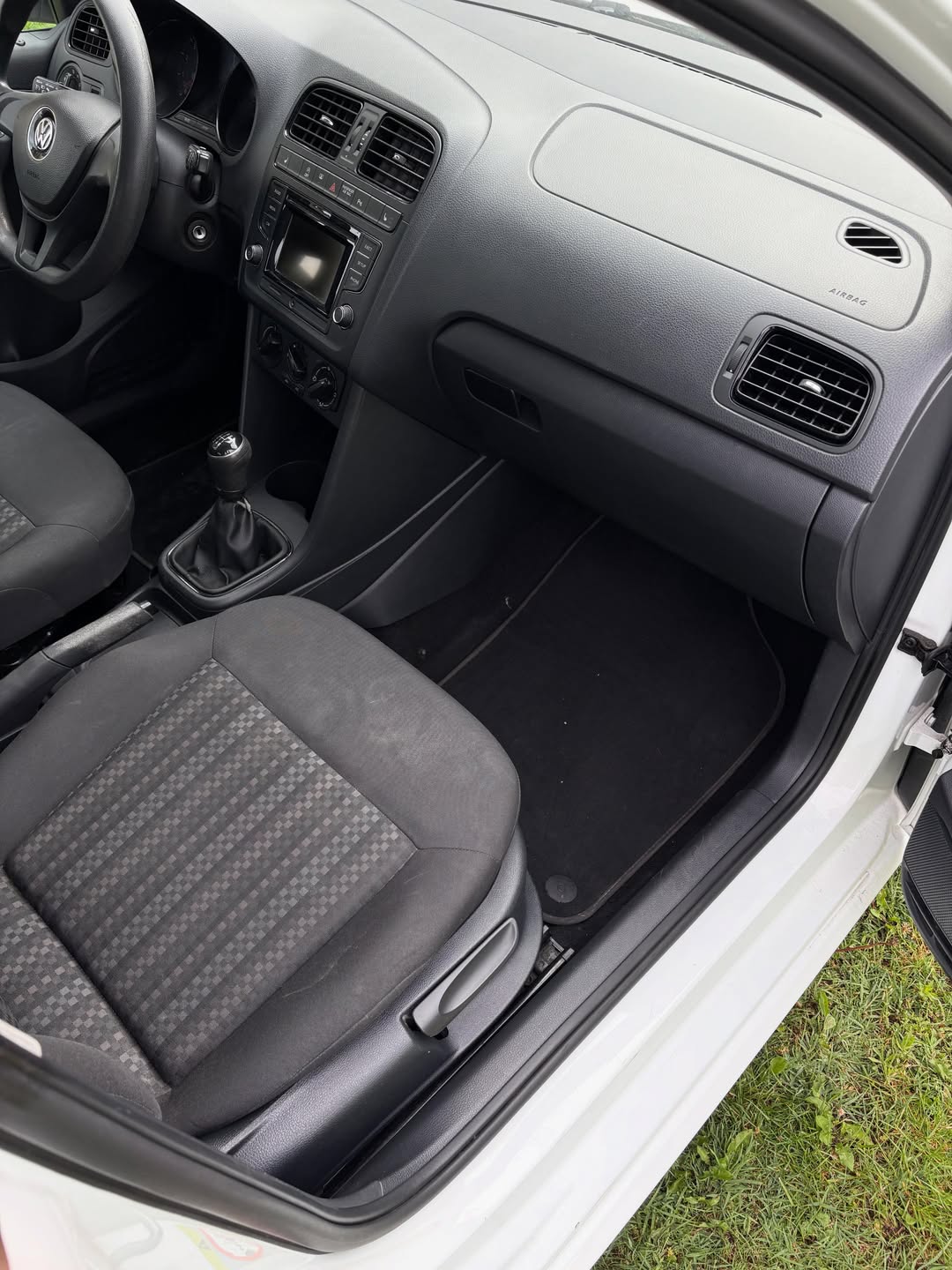Volkswagen Polo 2014 detalj enterijera 6